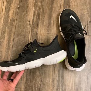 MENS NIKE FREE RUN 9.5 SLIGHTLY USED AMAZING SHAPE